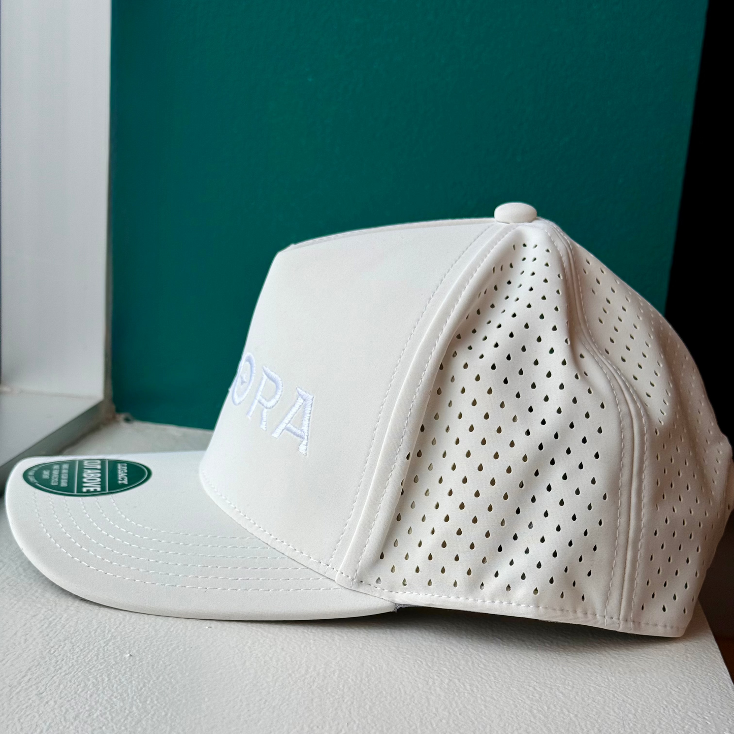 Performance White Embroidered Aurora Hat