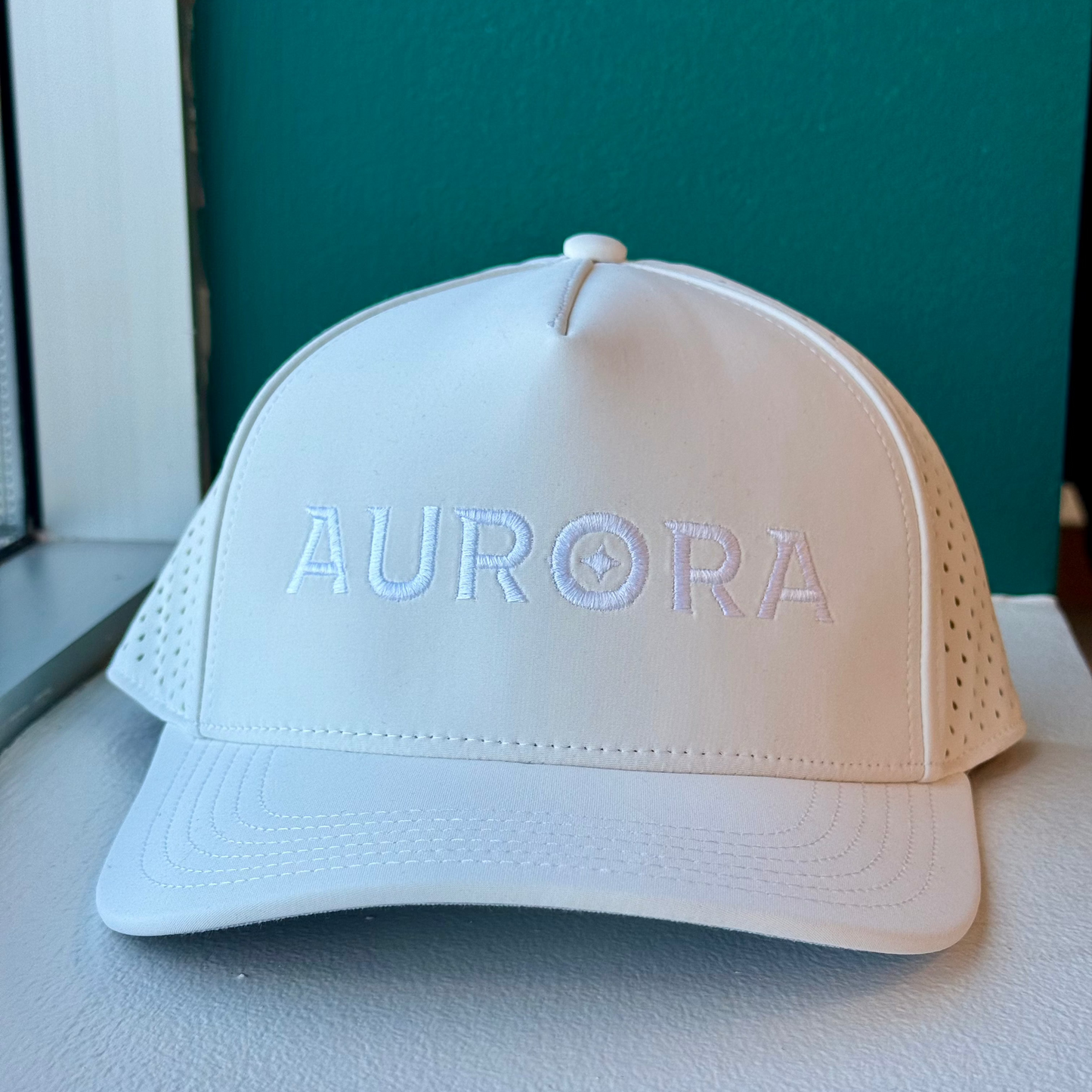 Performance White Embroidered Aurora Hat